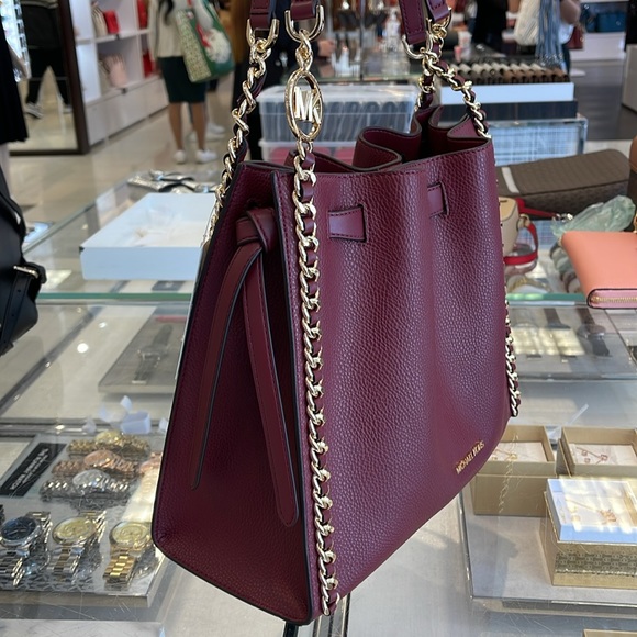MICHAEL KORS
Mina Large Chain Shoulder Tote Bag
Dark Cherry 
NWT - Picture 3 of 16